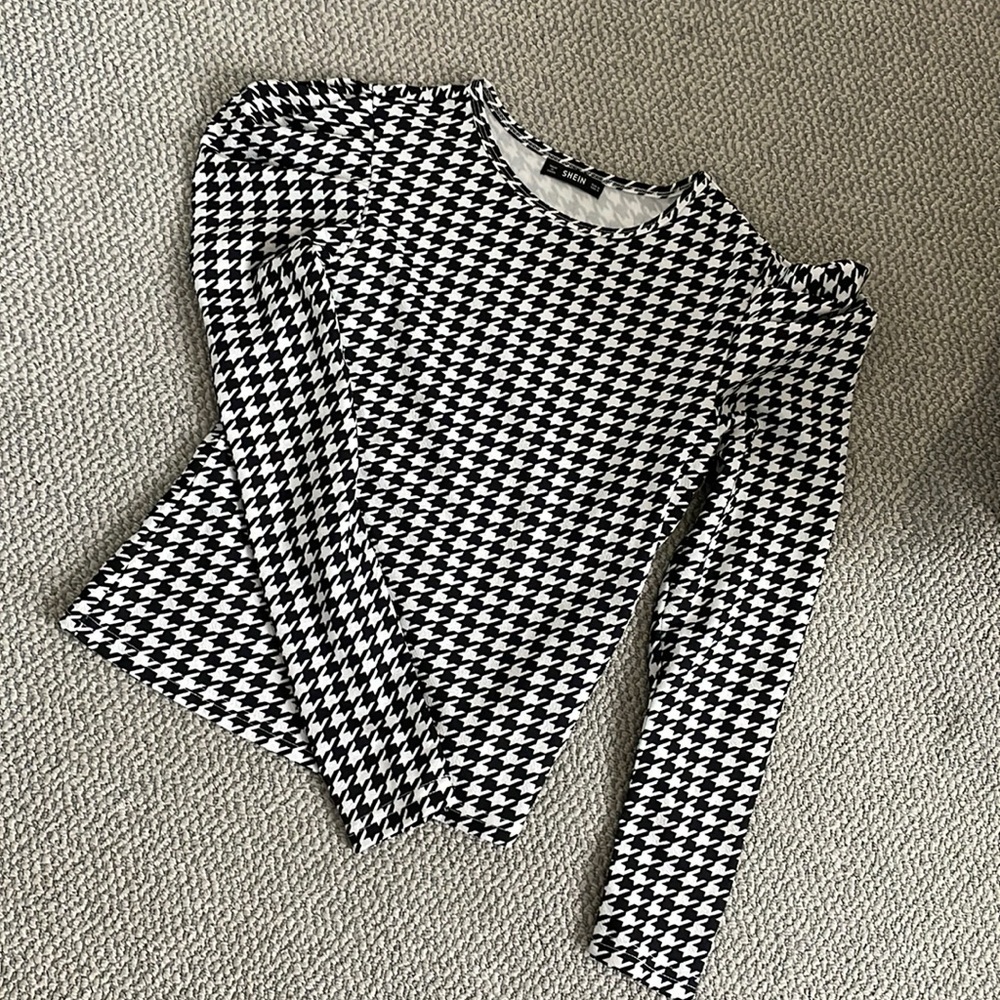 Houndstooth puff sleeve shirt